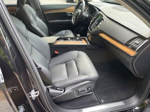 Certified 2025 Volvo XC90 T8 Plus AWD/4WD image 13