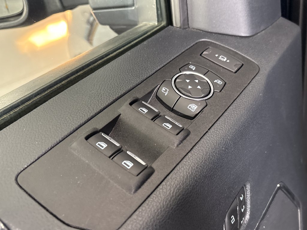 Used 2022 Ford F350 Lariat w/ Chrome Package AWD/4WD image 16