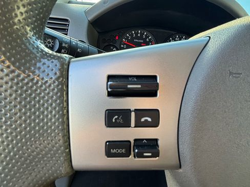 Used 2020 Nissan Frontier SV w/ Midnight Edition Floor Mats image 13