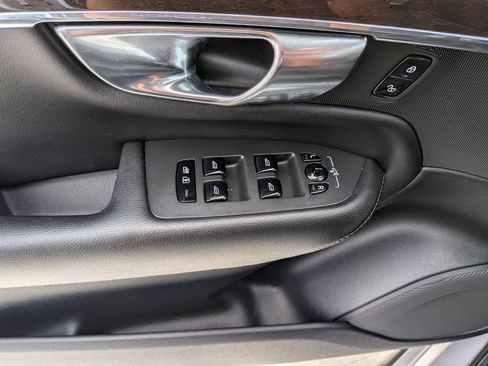 Used 2019 Volvo XC90 T5 Momentum w/ Protection Package Premier image 11