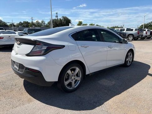 Used 2018 Chevrolet Volt LT FWD image 3