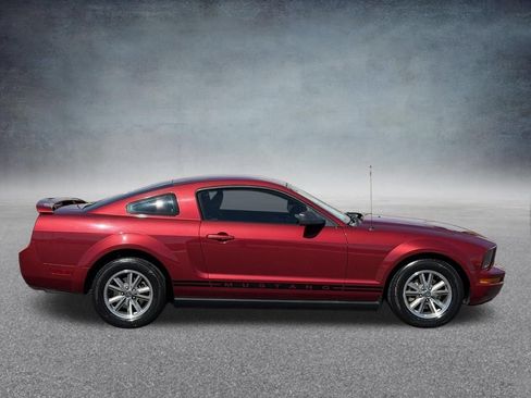 Used 2005 Ford Mustang Coupe RWD image 2