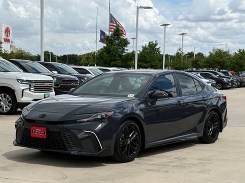 Used 2025 Toyota Camry SE w/ Convenience Package FWD image 8