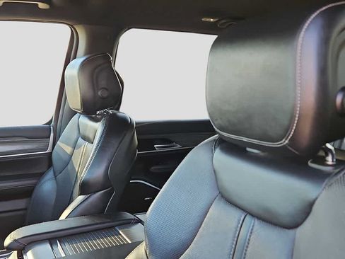Used 2024 Jeep Wagoneer Series II w/ Flexible Seating Group AWD/4WD image 18