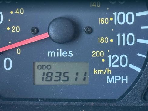 Used 2000 Mitsubishi Montero Sport XLS image 14