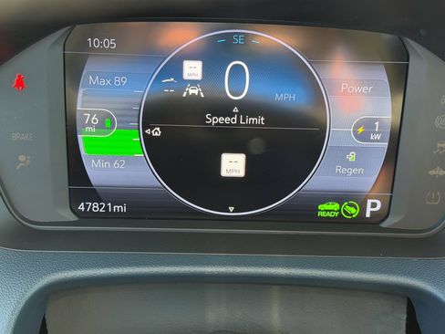 Used 2022 Chevrolet Bolt EUV Premier w/ Sun & Sound Package image 9