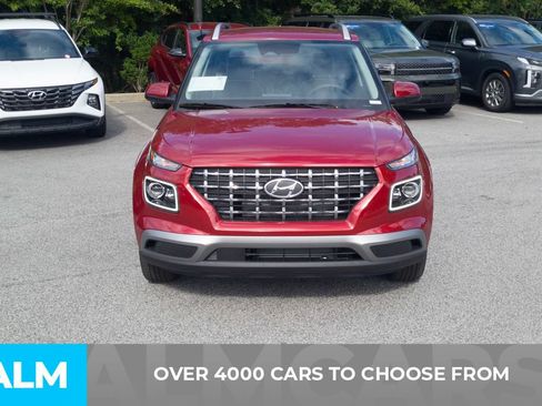 Certified 2025 Hyundai Venue Limited FWD image 2