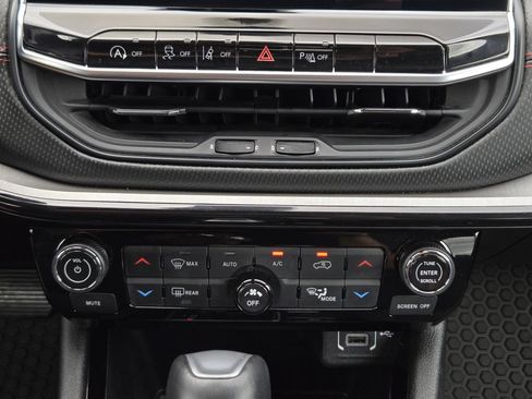 Used 2025 Jeep Compass Trailhawk AWD/4WD image 14