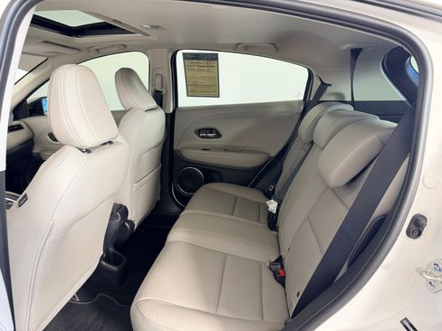 Used 2019 Honda HR-V Touring image 13