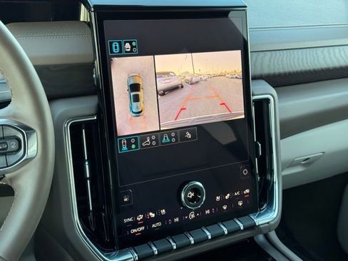 Used 2025 GMC Yukon XL Denali w/ Sun & Power Step Package image 34