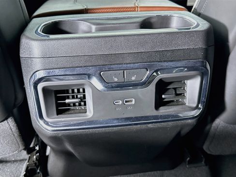 Used 2024 GMC Sierra 3500 Denali Ultimate AWD/4WD image 28