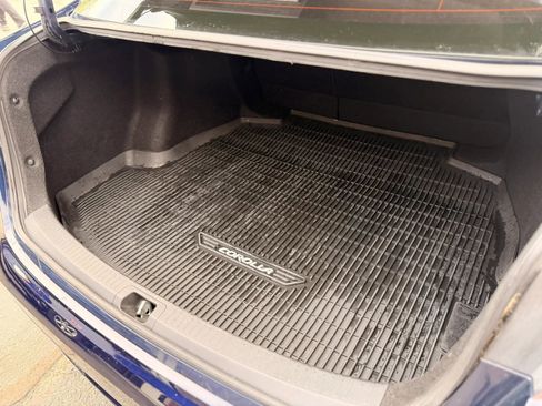 Used 2020 Toyota Corolla LE FWD image 29