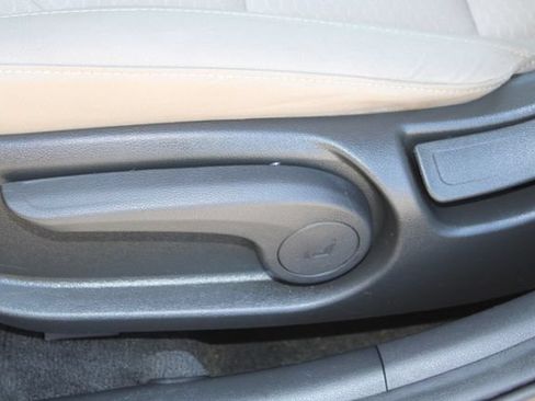 Used 2020 Hyundai Elantra SE FWD image 25