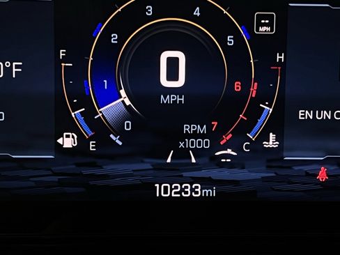 Used 2025 Chevrolet Suburban RST image 17