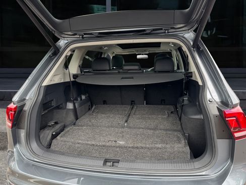 Used 2018 Volkswagen Tiguan SEL AWD/4WD image 9