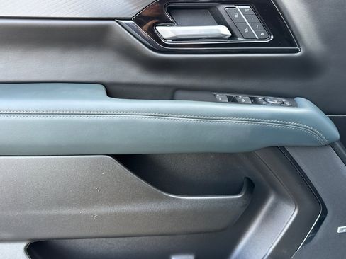 Used 2026 GMC Yukon AT4 image 10