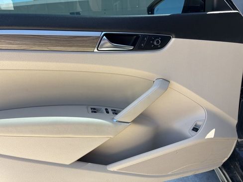 Used 2017 Volkswagen Passat 1.8T SEL Premium FWD image 18