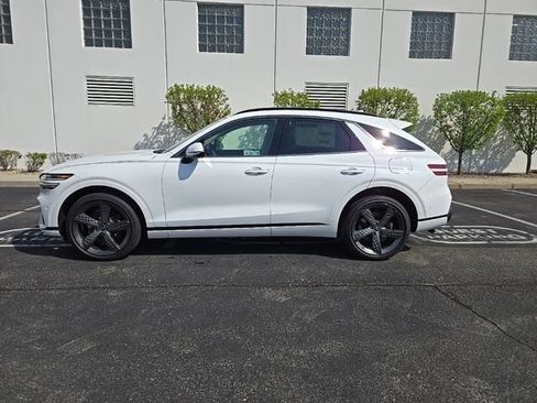 Used 2025 Genesis GV70 3.5T Sport w/ Sport Advanced Package image 5