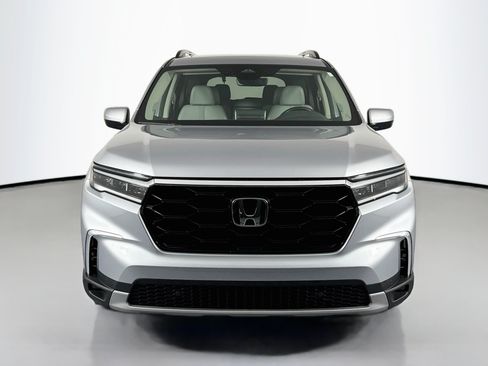 Certified 2025 Honda Pilot Touring image 2