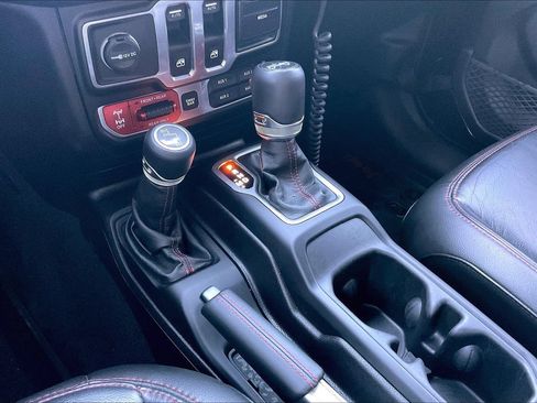 Used 2018 Jeep Wrangler Rubicon AWD/4WD image 15