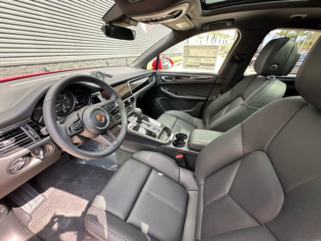 Used 2026 Porsche Macan AWD/4WD image 4