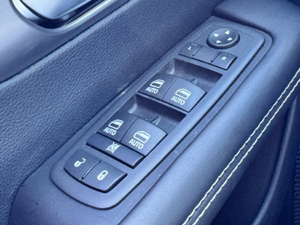 New 2026 Chrysler Pacifica Select FWD image 26