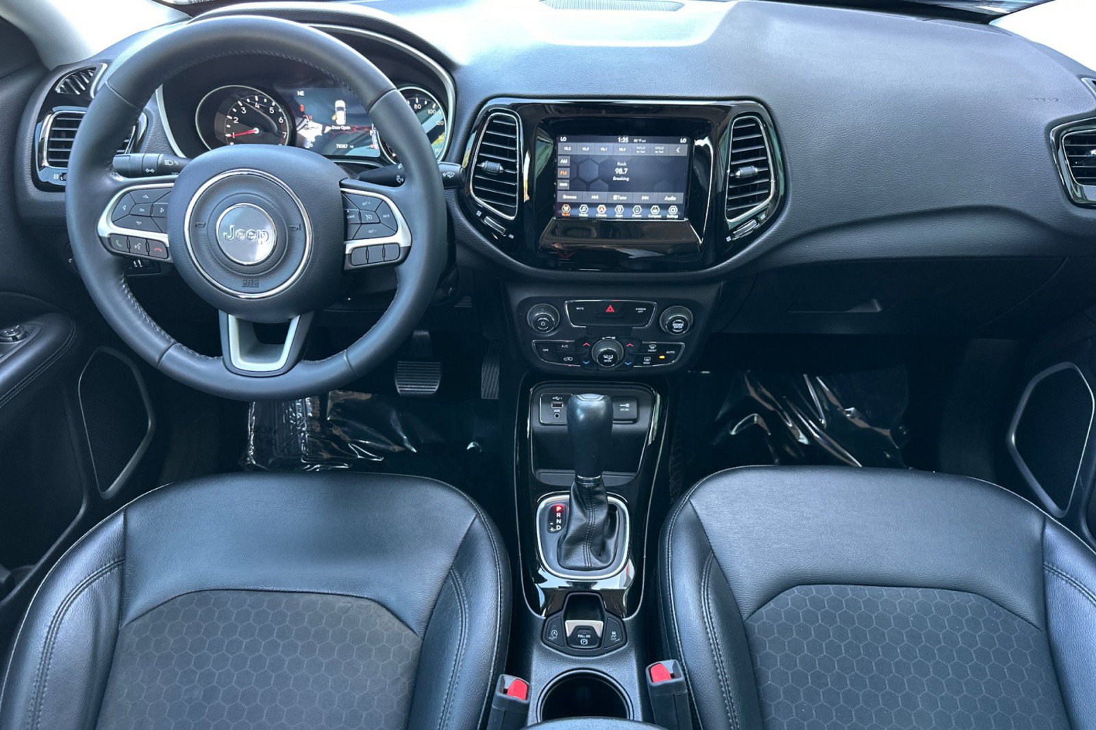 Used 2019 Jeep Compass Latitude FWD image 6