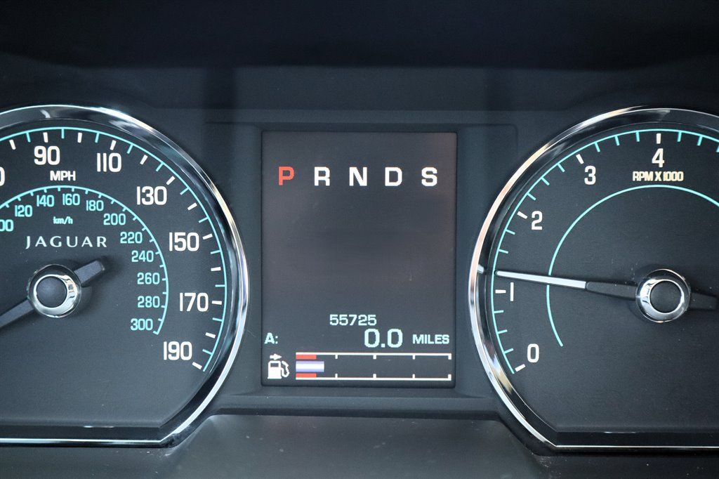 Used 2013 Jaguar XF RWD image 24
