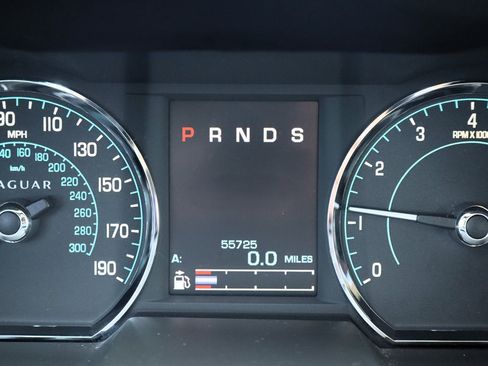 Used 2013 Jaguar XF RWD image 24