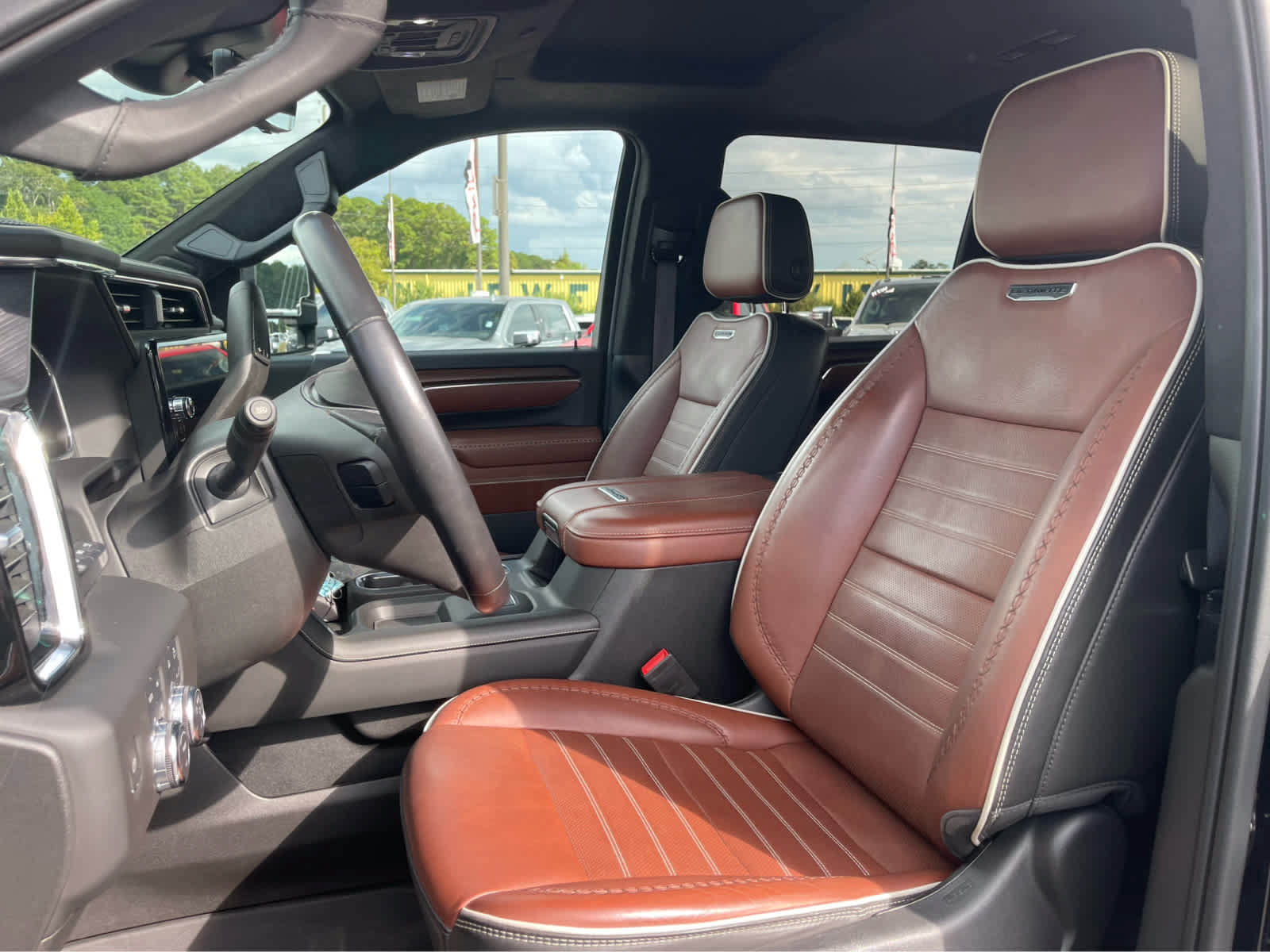 Used 2024 GMC Sierra 2500 Denali Ultimate AWD/4WD image 12