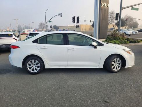 Used 2023 Toyota Corolla LE image 3
