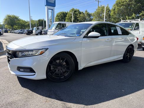 Used 2018 Honda Accord Sport image 5
