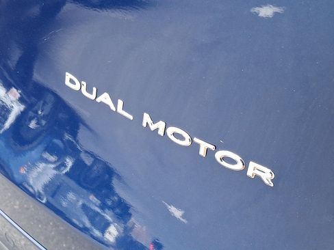 Used 2022 Tesla Model Y Long Range image 30