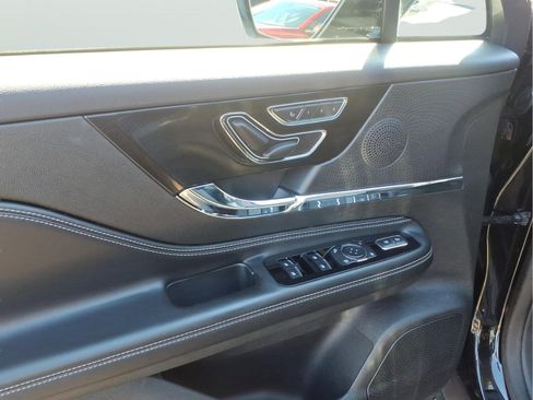 Used 2023 Lincoln Corsair Reserve w/ Equipment Group 201A image 9