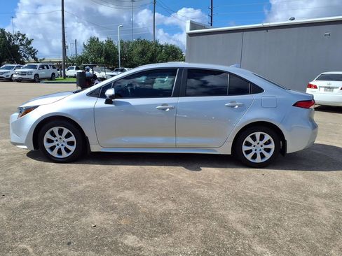 Used 2026 Toyota Corolla LE FWD image 5