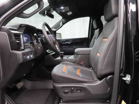 Used 2025 GMC Sierra 1500 AT4 image 9