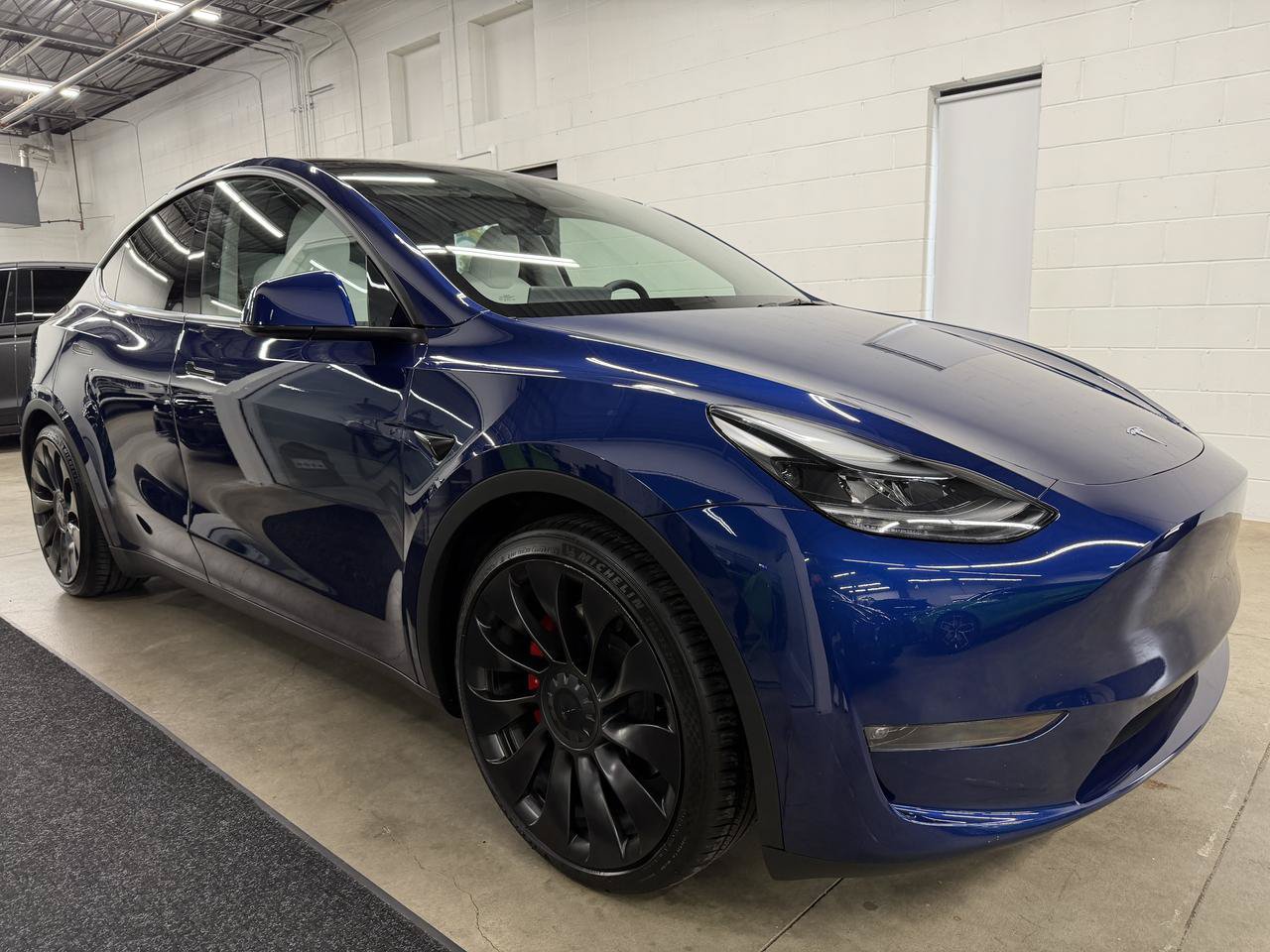 Used 2023 Tesla Model Y Performance AWD/4WD image 3