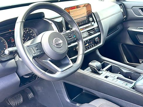 Used 2025 Nissan Pathfinder SV FWD image 12