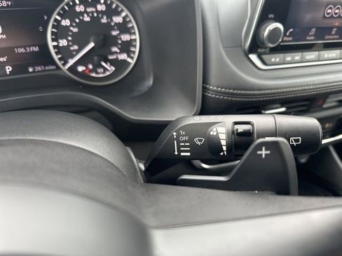 Used 2024 Nissan Rogue SV image 31