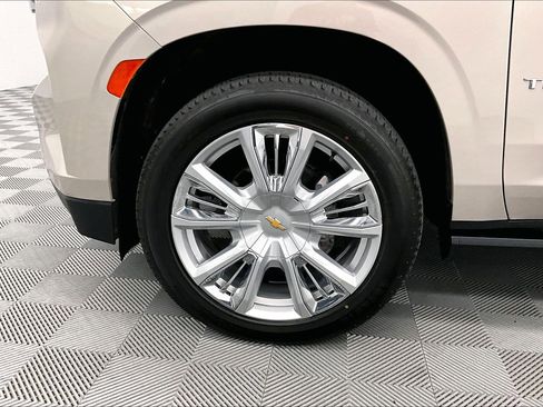 Used 2023 Chevrolet Tahoe High Country w/ LPO, Illumination Package AWD/4WD image 10