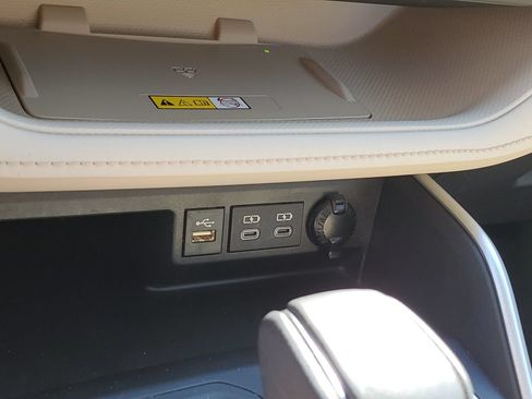 Used 2023 Toyota Highlander XLE AWD/4WD image 30