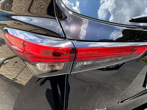 Used 2022 Toyota Highlander XLE FWD image 29