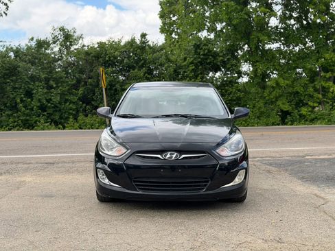 Used 2013 Hyundai Accent GLS w/ Premium Pkg FWD image 2