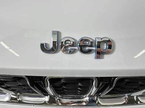 Used 2023 Jeep Grand Cherokee 4WD 4xe image 8