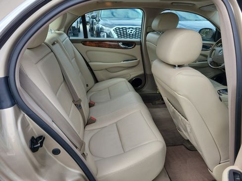 Used 2004 Jaguar XJ8 image 12