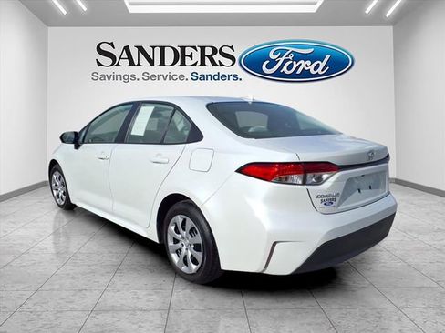 Used 2025 Toyota Corolla LE w/ Convenience Package image 4