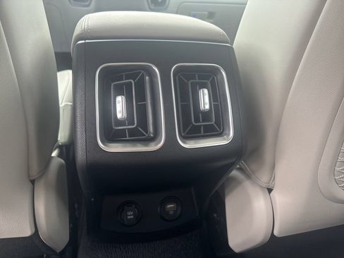Used 2022 Kia Sorento S FWD image 32