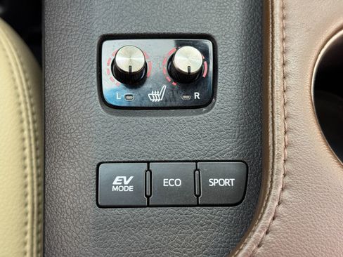 Used 2018 Toyota Avalon XLE Premium image 34