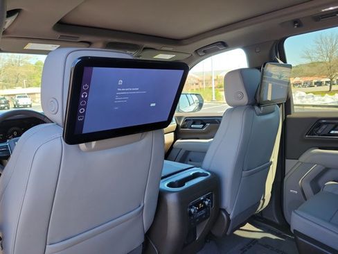 Used 2025 GMC Yukon XL Elevation w/ Elevation Premium Package image 17