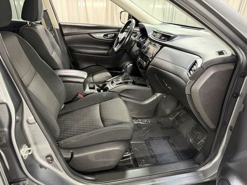 Used 2020 Nissan Rogue SV w/ Premium Package image 7